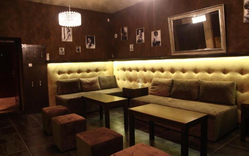 Rynek 6 Retro Pub & Hostel Radom Esterno foto