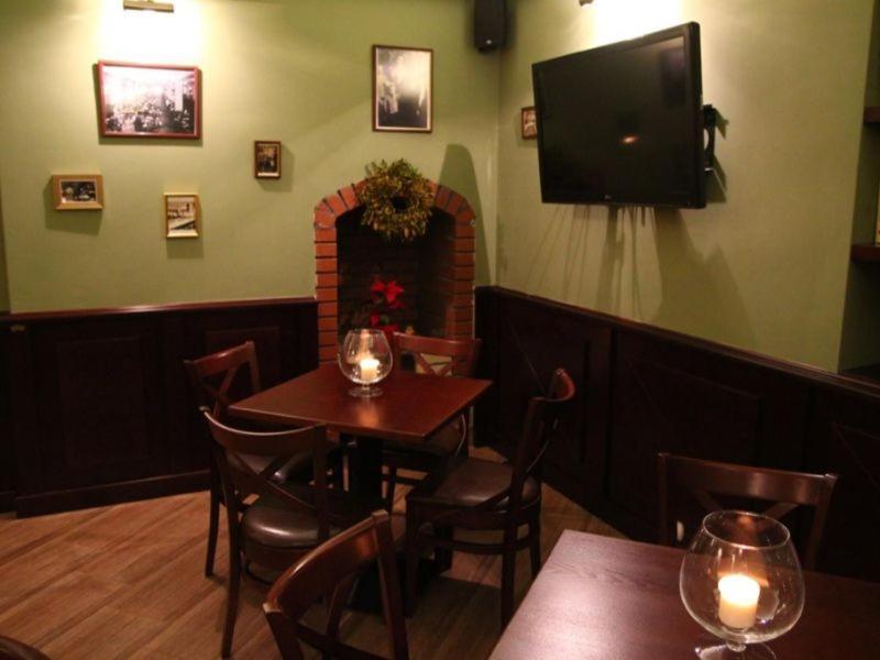 Rynek 6 Retro Pub & Hostel Radom Esterno foto