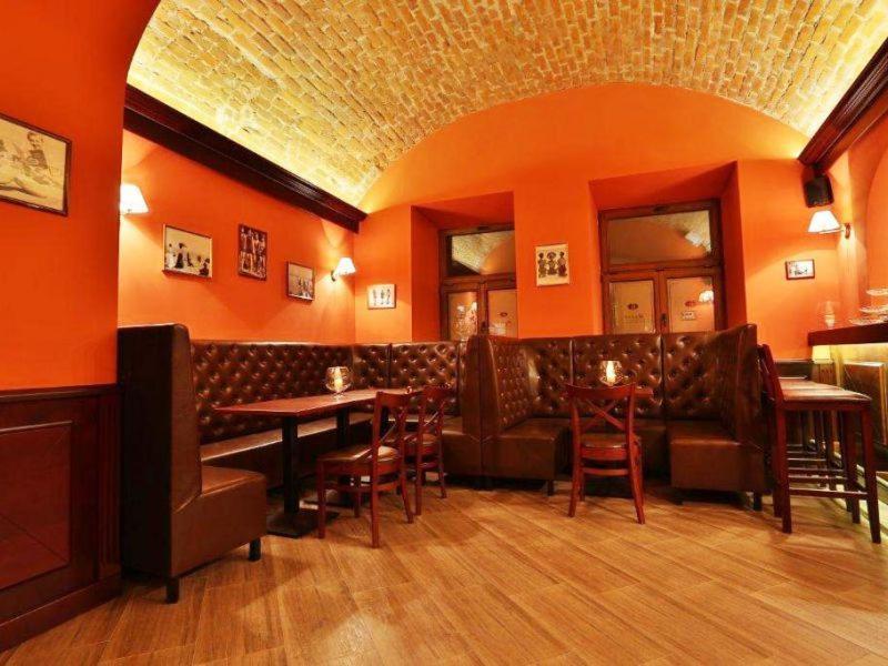 Rynek 6 Retro Pub & Hostel Radom Esterno foto
